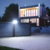 Naświetlacz XLED Home 2 jako oświetlenie podwórka