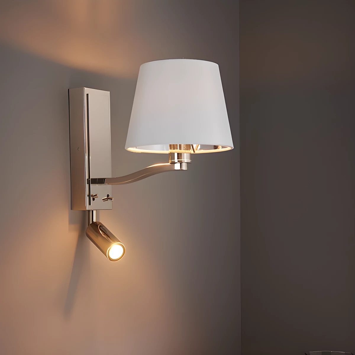 Nowoczesny srebrny kinkiet do sypialni - 2 źródła światła