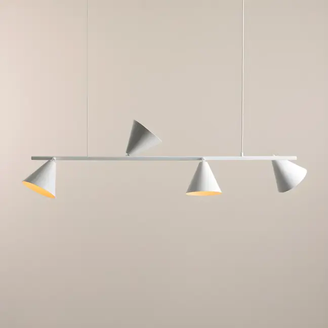 Biała lampa sufitowa FORM 4 z kloszami w kształcie stożków