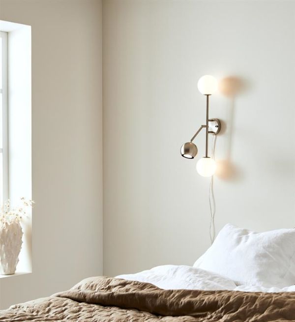 Promocja – srebrny kinkiet Beside z trzema kloszami