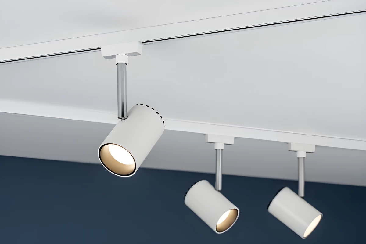 Spot sufitowy do systemu szynowego w salonie