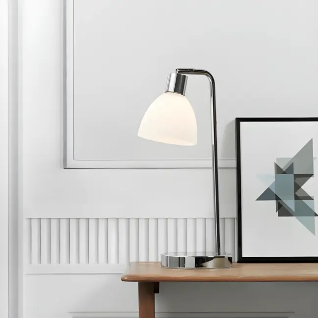 Metalowa lampa biurkowa Ray - Nordlux - polerowany chrom, mleczny klosz