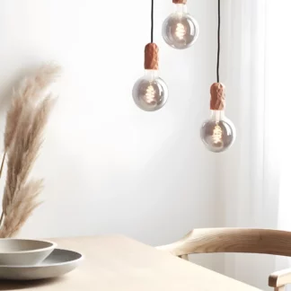 Zawieszenie Hang nad drewniany stół w jadalni