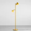 Lampa stojąca w kolorze musztardowym Form z dwoma regulowanymi kloszami w kształcie stożków