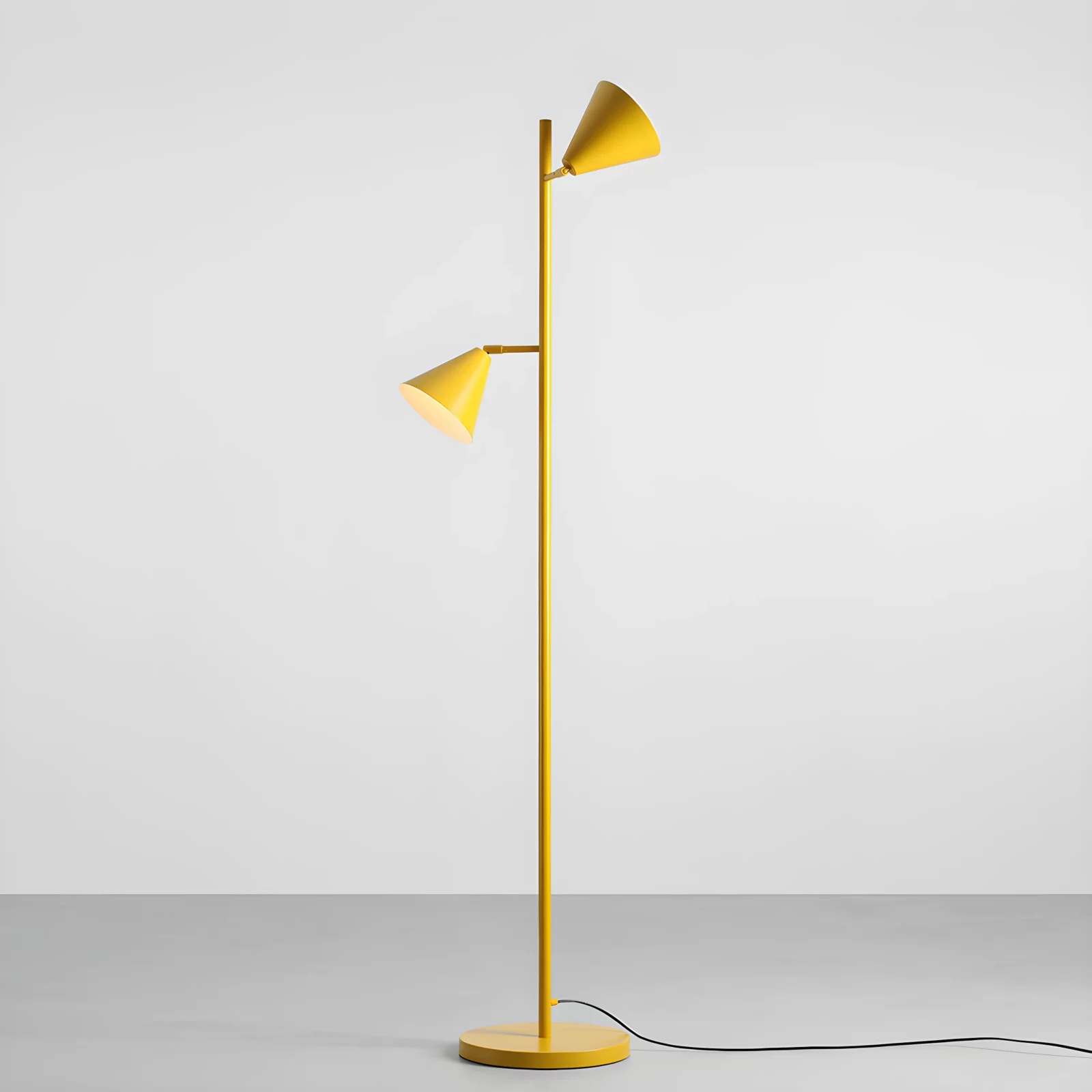 Lampa stojąca w kolorze musztardowym Form z dwoma regulowanymi kloszami w kształcie stożków