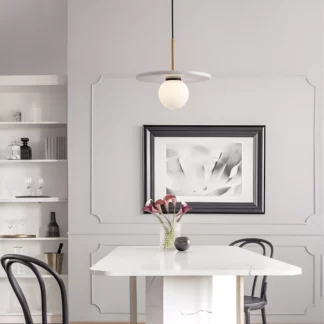 Wisząca lampa Kivra z białego marmuru – kamienny klosz w kształcie dysku