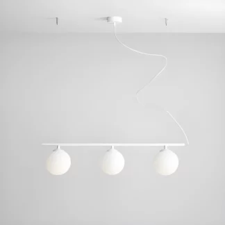 Biała wisząca lampa Beryl z trzema szklanymi kulami