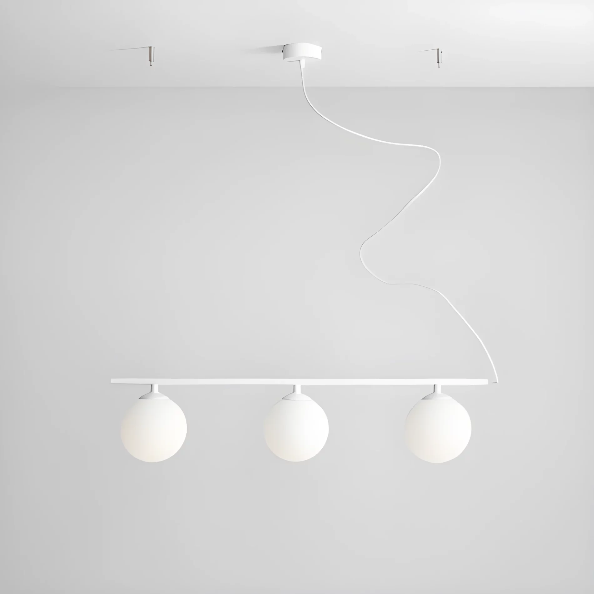 Biała wisząca lampa Beryl z trzema szklanymi kulami