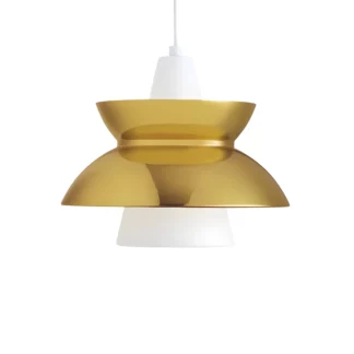 Stylowa lampa wisząca Doo-Wop od Louis Poulsen w białym kolorze z mosiężnymi akcentami