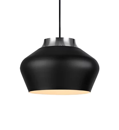 Wisząca lampa Kom z metalowym, czarnym kloszem