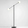 Czarna lampa podłogowa Ohio z białymi kloszami