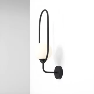 Nowoczesny kinkiet Elli w czerni z szklanym kloszem