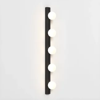 Czarny kinkiet Cabaret 5 to stylowe oświetlenie lustra o klasie szczelności IP44