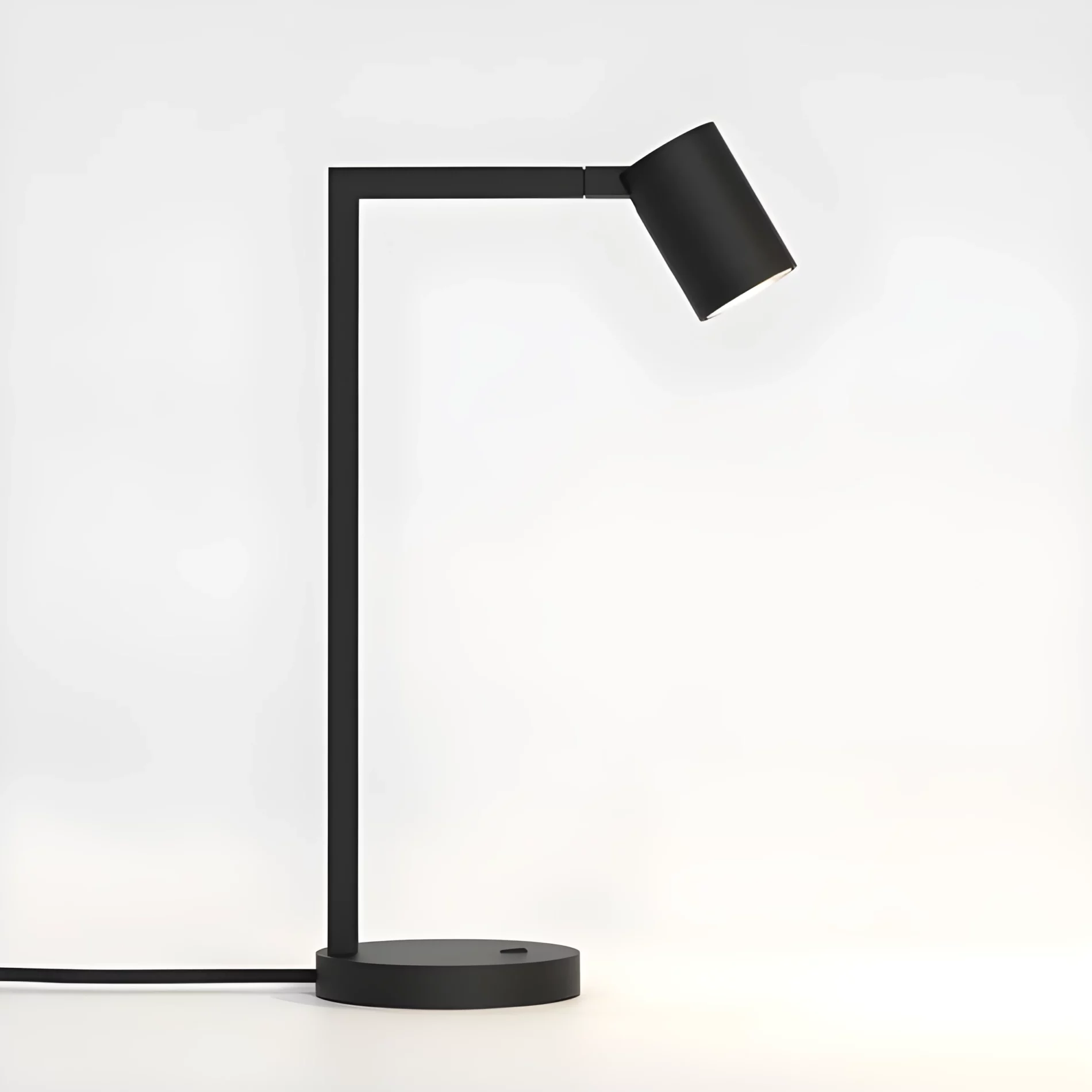 Nowoczesna matowa lampa biurkowa Ascoli w kolorze czarnym