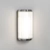 Srebrny kinkiet Versailles 250 z LED, ściemniany i o klasie szczelności IP44