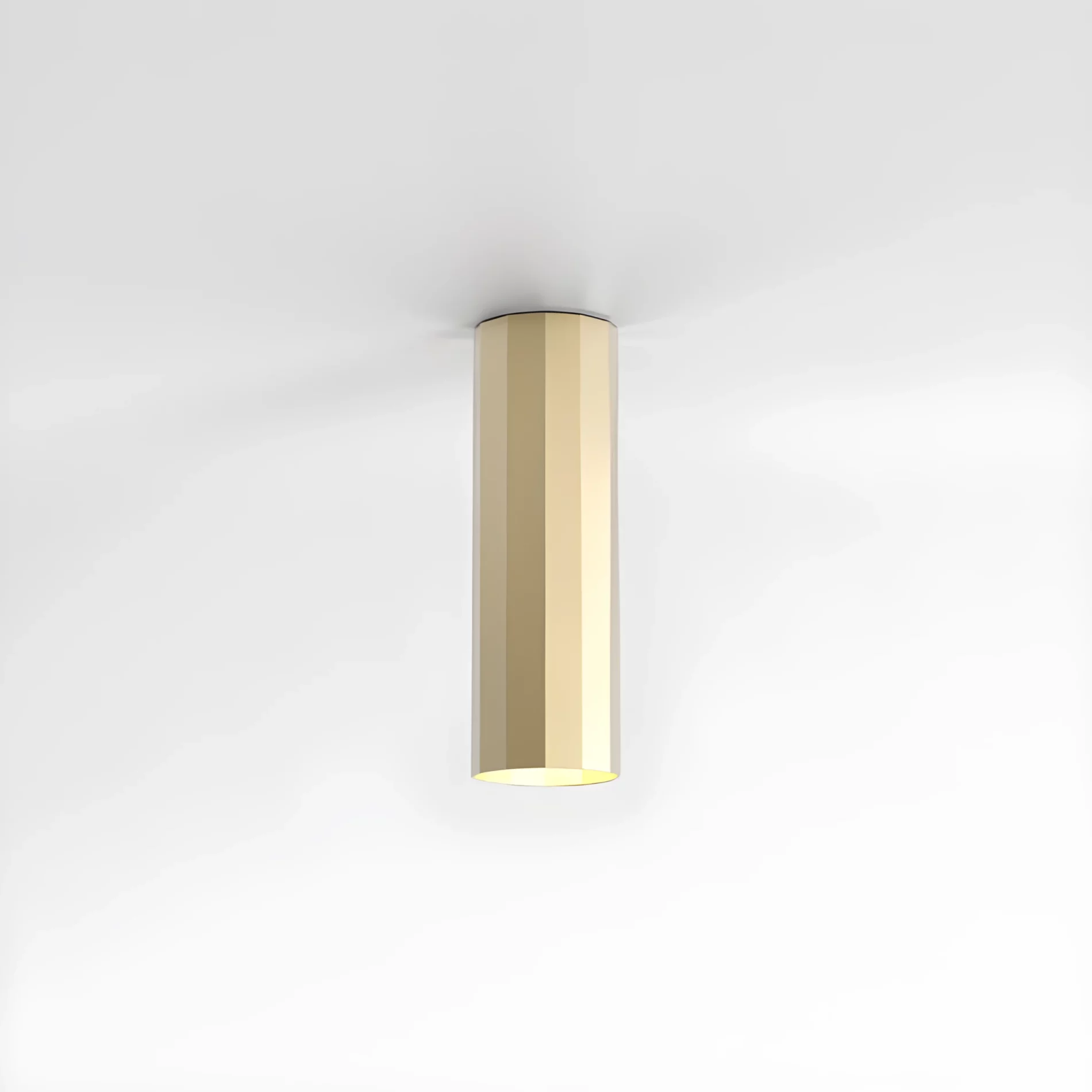 Złota lampa sufitowa Hashira 250 o geometrycznym kształcie