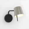 Czarny kinkiet Miura Swing Arm z oświetleniem LED