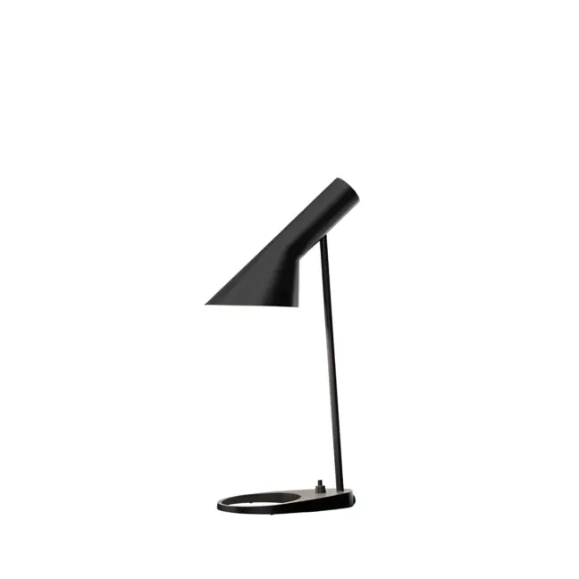 Czarna biurkowa lampa AJ Mini od Louis Poulsen z możliwością regulacji klosza