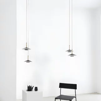 Wisząca lampa Orion z czterema kloszami i wydłużonym zawieszeniem