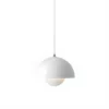 Wisząca lampa Flowerpot VP1 w białym kolorze o średnicy 23 cm z możliwością wymiany żarówki