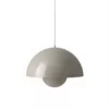 Wisząca lampa Flowerpot VP2 w odcieniu beżowej szarości o średnicy 50 cm