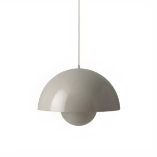 Wisząca lampa Flowerpot VP2 w odcieniu beżowej szarości o średnicy 50 cm