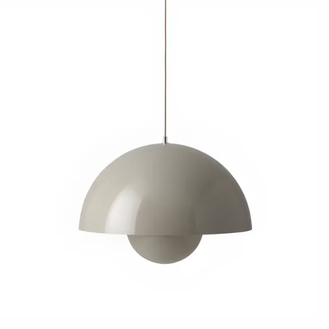 Wisząca lampa Flowerpot VP2 w odcieniu beżowej szarości o średnicy 50 cm