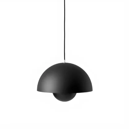 Wisząca lampa Flowerpot VP7 w matowej czerni o średnicy 37 cm