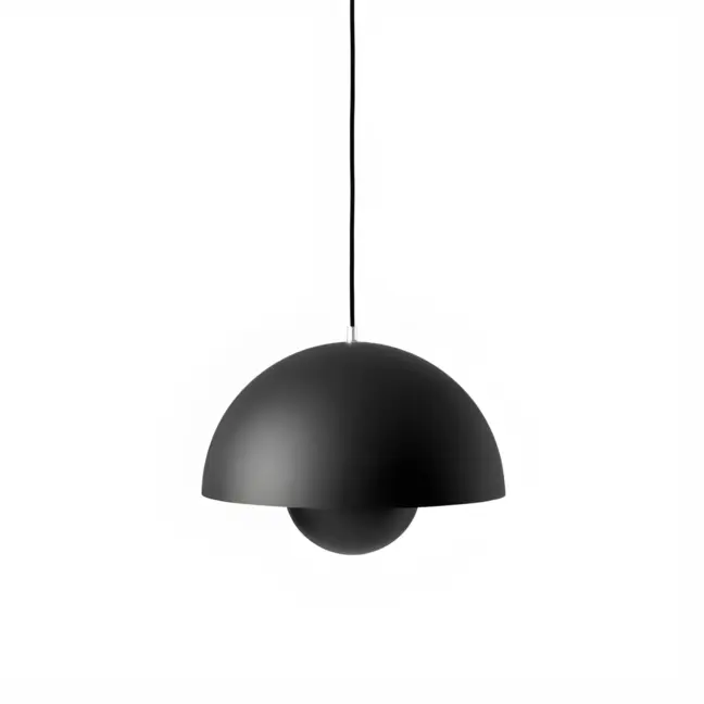 Wisząca lampa Flowerpot VP7 w matowej czerni o średnicy 37 cm