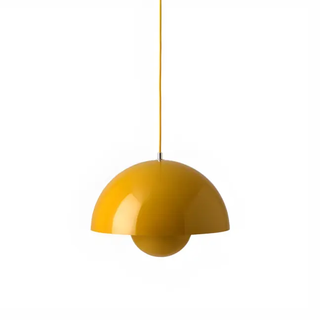 Wisząca lampa Flowerpot VP7 w musztardowym kolorze o średnicy 37 cm