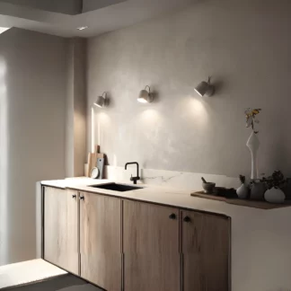 Nowoczesny szary kinkiet Angle od DFTP z wbudowanym portem USB