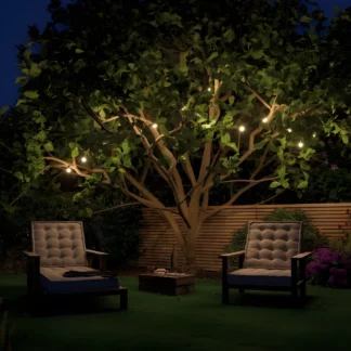 Girlanda ogrodowa Plug&Shine jako ozdoba tarasu