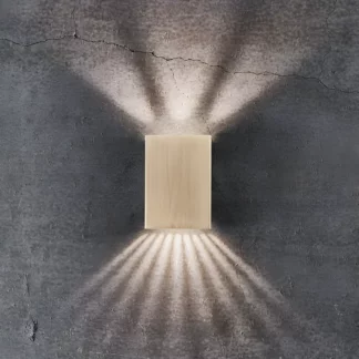 Kinkiet Fold 15 na elewację nowoczesnego domu