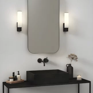 Kinkiet Kyoto jako doświetlenie lustra w łazience