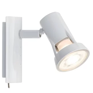 Kinkiet Teja do salonu przy regale z książkami