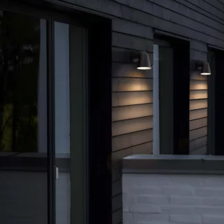 Kinkiet zewnętrzny Front Single na elewację domu