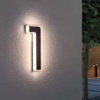 Kinkiet zewnętrzny jako numer domu - nr 1