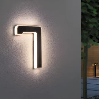 Kinkiet zewnętrzny jako numer domu - nr 7