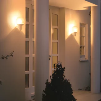 Kinkiet zewnętrzny L 400 C do oświetlenia wejścia