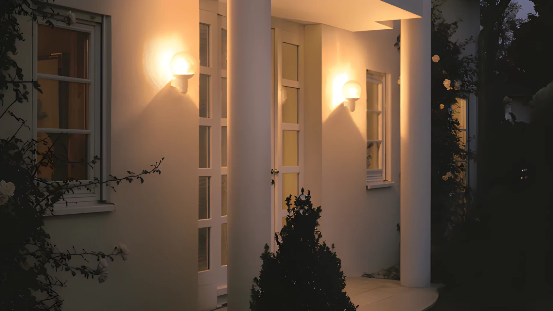 Kinkiet zewnętrzny L 400 C do oświetlenia wejścia