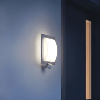 Kinkiet zewnętrzny L20 przed drzwi wejściowe