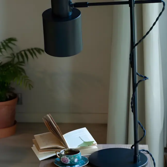 Lampa biurkowa Black do pokoju studenta