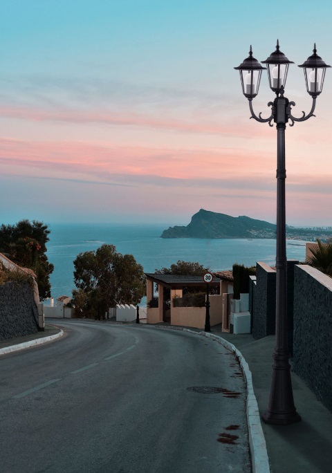 Lampa ogrodowa typu latarnia 3xE27 IP44 233 cm – czarna