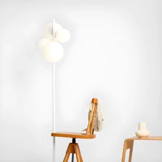 Lampa podłogowa Bloom do pięknej sypialni