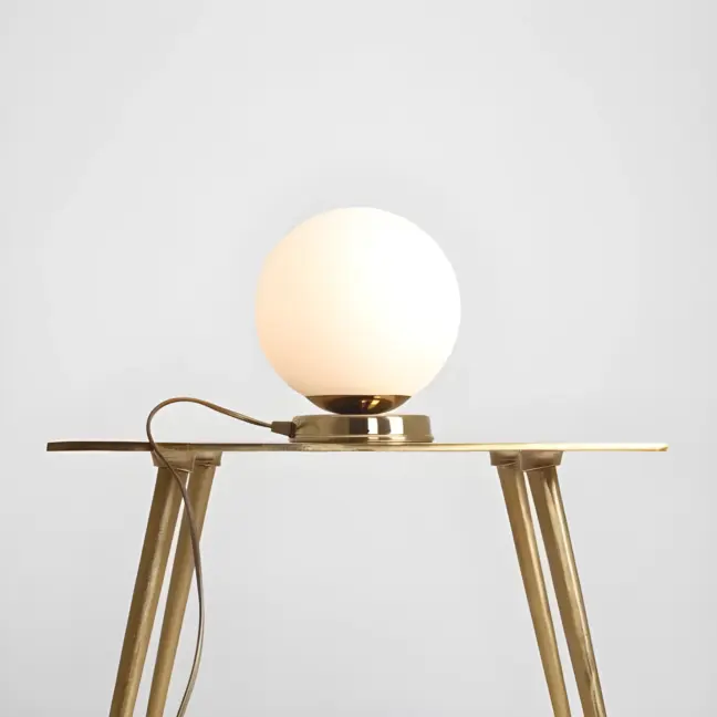Lampa stołowa Ball do salonu na kominek