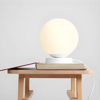 Lampa stołowa Ball do sypialni