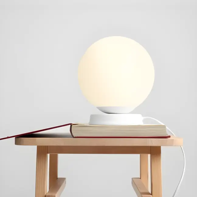 Lampa stołowa Ball do sypialni