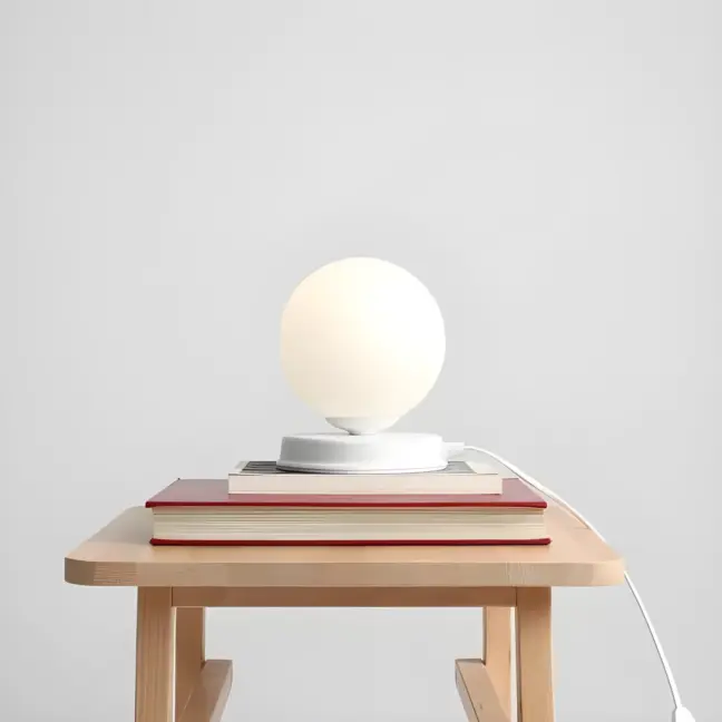 Lampa stołowa Ball na stolik do sypialni