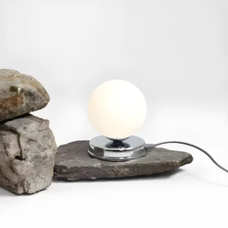 Lampa stołowa Ball na szafkę w sypialni