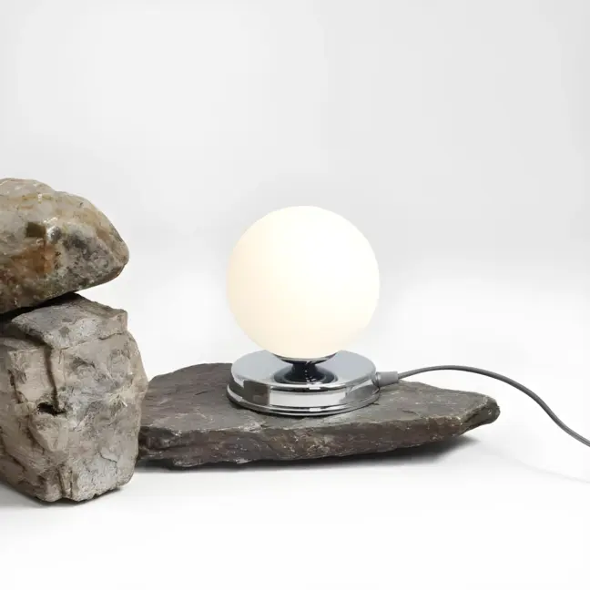 Lampa stołowa Ball na szafkę w sypialni